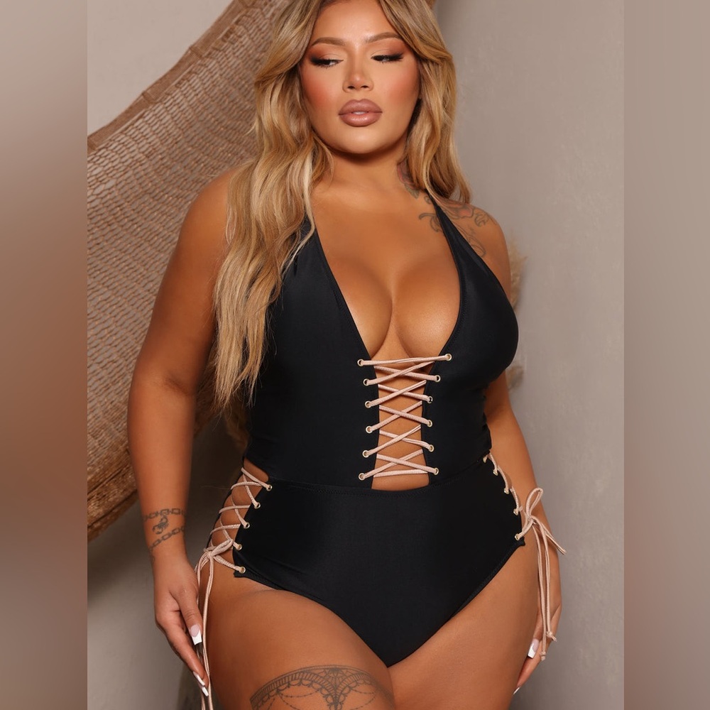 Fashion Nova: Taurus Swimsuit-Black